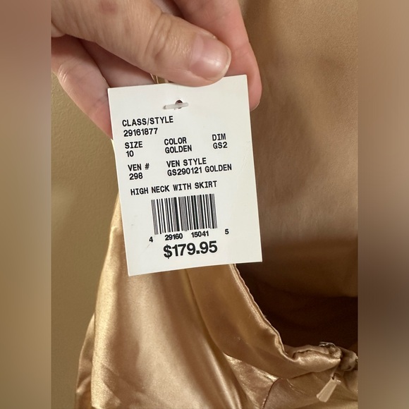 David’s bridal - GALINA SIGNATURE
Tie-Neck Charmeuse Halter Dress - Picture 3 of 6